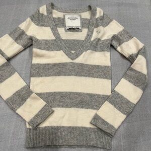 [M]Abercrombie&Fitch WMN Striped Gray and Cream Wool Cashmere Sweater Deep V